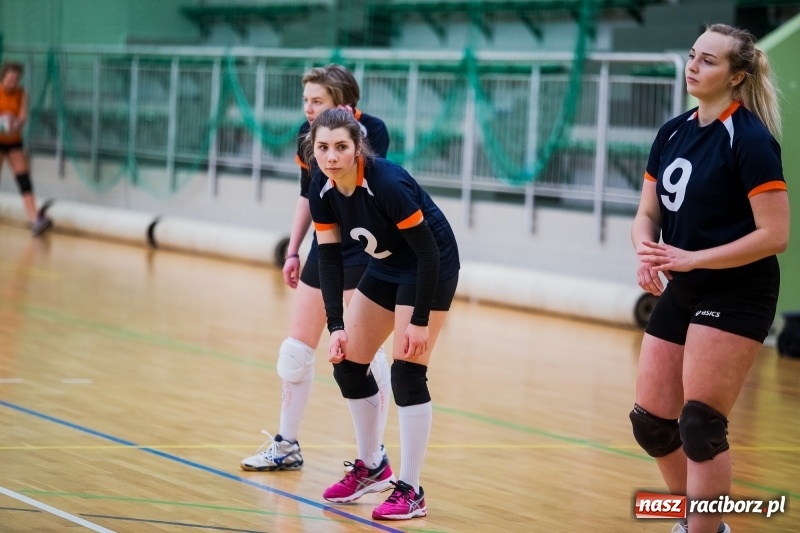 Zdjęcie w galerii na portalu naszraciborz.pl: Liga szkolna w siatkówce w Arenie Rafako wiadomości z regionu
