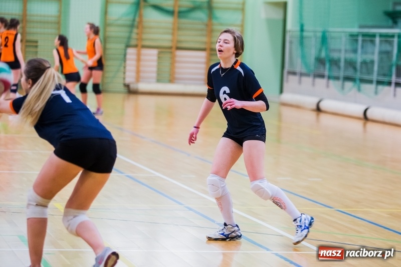 Zdjęcie w galerii na portalu naszraciborz.pl: Liga szkolna w siatkówce w Arenie Rafako wiadomości z regionu