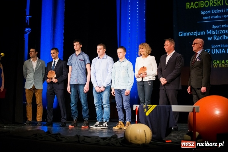 Zdjęcie w galerii na portalu naszraciborz.pl: Championy rozdane. Jedenasta gala raciborskiego sportu w Strzesze wiadomości z regionu