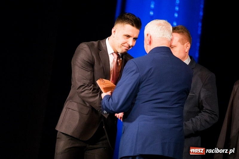 Zdjęcie w galerii na portalu naszraciborz.pl: Championy rozdane. Jedenasta gala raciborskiego sportu w Strzesze wiadomości z regionu