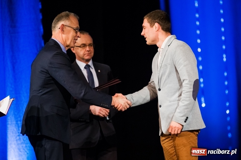 Zdjęcie w galerii na portalu naszraciborz.pl: Championy rozdane. Jedenasta gala raciborskiego sportu w Strzesze wiadomości z regionu