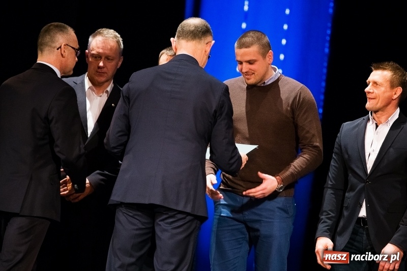 Zdjęcie w galerii na portalu naszraciborz.pl: Championy rozdane. Jedenasta gala raciborskiego sportu w Strzesze wiadomości z regionu