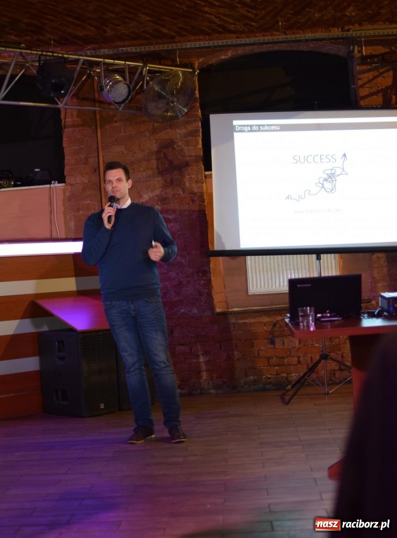 Zdjęcie w galerii na portalu naszraciborz.pl: Stu raciborzan słuchało jak wejść na drogę do sukcesu  wiadomości z regionu