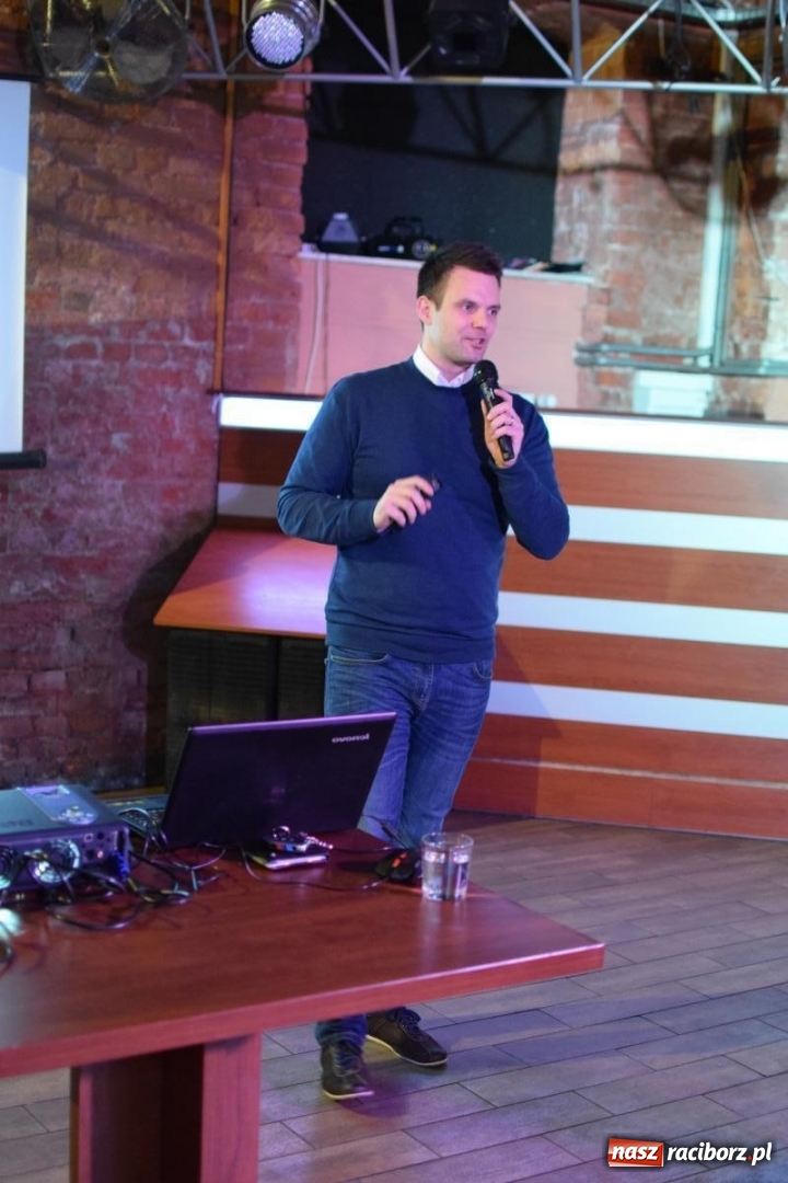 Zdjęcie w galerii na portalu naszraciborz.pl: Stu raciborzan słuchało jak wejść na drogę do sukcesu  wiadomości z regionu