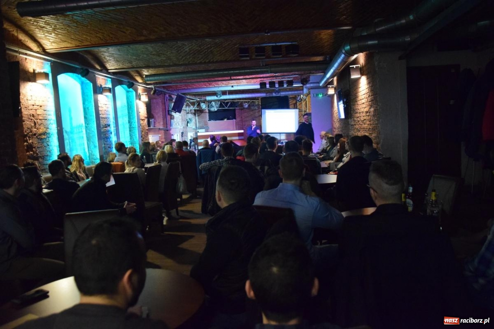 Zdjęcie w galerii na portalu naszraciborz.pl: Stu raciborzan słuchało jak wejść na drogę do sukcesu  wiadomości z regionu