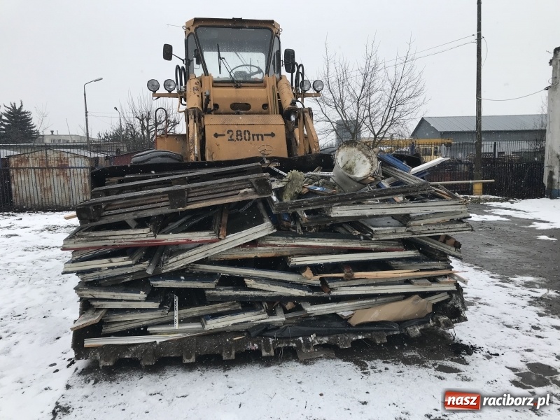 Zdjęcie w galerii na portalu naszraciborz.pl: Trwa wyburzanie Kwadransu. Grały tu największe gwiazdy polskiej sceny  wiadomości z regionu
