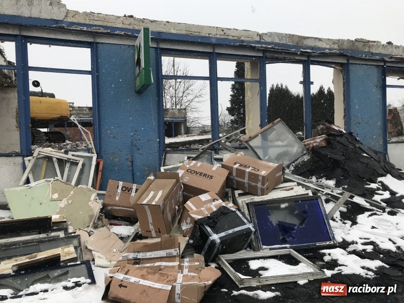 Zdjęcie w galerii na portalu naszraciborz.pl: Trwa wyburzanie Kwadransu. Grały tu największe gwiazdy polskiej sceny  wiadomości z regionu