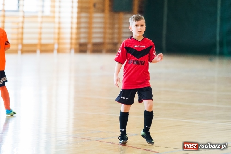 Zdjęcie w galerii na portalu naszraciborz.pl: Kolejne zmagania żaków w hali sportowej w Rudniku  wiadomości z regionu