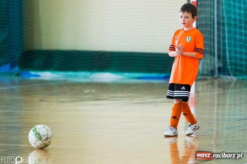Zdjęcie w galerii na portalu naszraciborz.pl: Kolejne zmagania żaków w hali sportowej w Rudniku  wiadomości z regionu