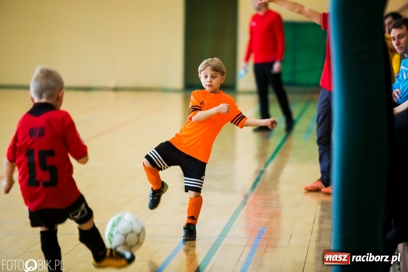 Zdjęcie w galerii na portalu naszraciborz.pl: Kolejne zmagania żaków w hali sportowej w Rudniku  wiadomości z regionu