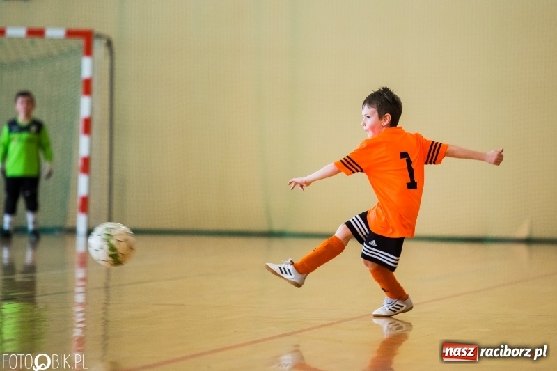 Zdjęcie w galerii na portalu naszraciborz.pl: Kolejne zmagania żaków w hali sportowej w Rudniku  wiadomości z regionu