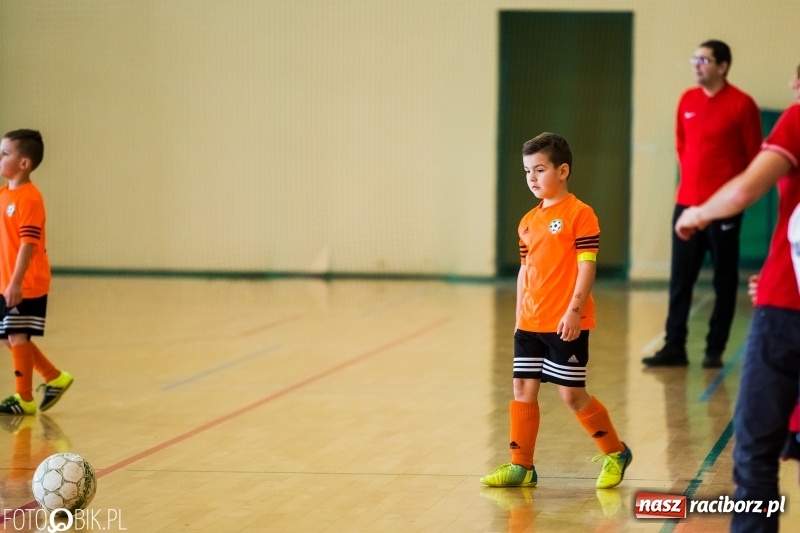 Zdjęcie w galerii na portalu naszraciborz.pl: Kolejne zmagania żaków w hali sportowej w Rudniku  wiadomości z regionu