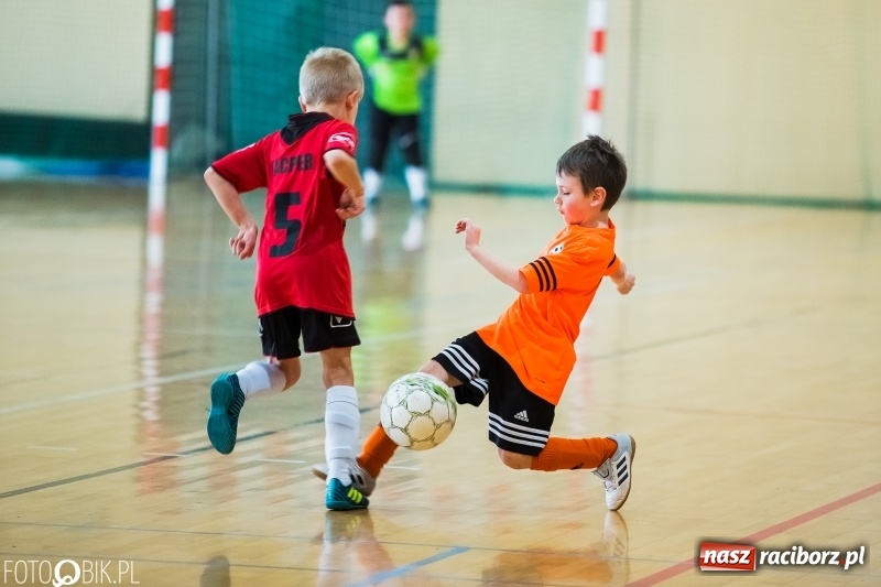 Zdjęcie w galerii na portalu naszraciborz.pl: Kolejne zmagania żaków w hali sportowej w Rudniku  wiadomości z regionu