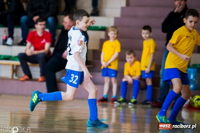 Zdjęcie w galerii na portalu naszraciborz.pl: Kolejne zmagania żaków w hali sportowej w Rudniku  wiadomości z regionu