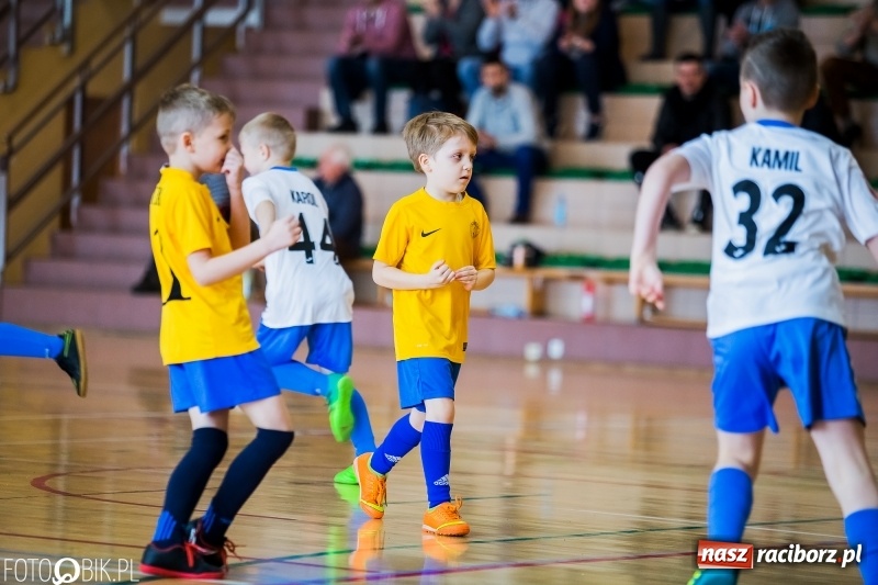Zdjęcie w galerii na portalu naszraciborz.pl: Kolejne zmagania żaków w hali sportowej w Rudniku  wiadomości z regionu