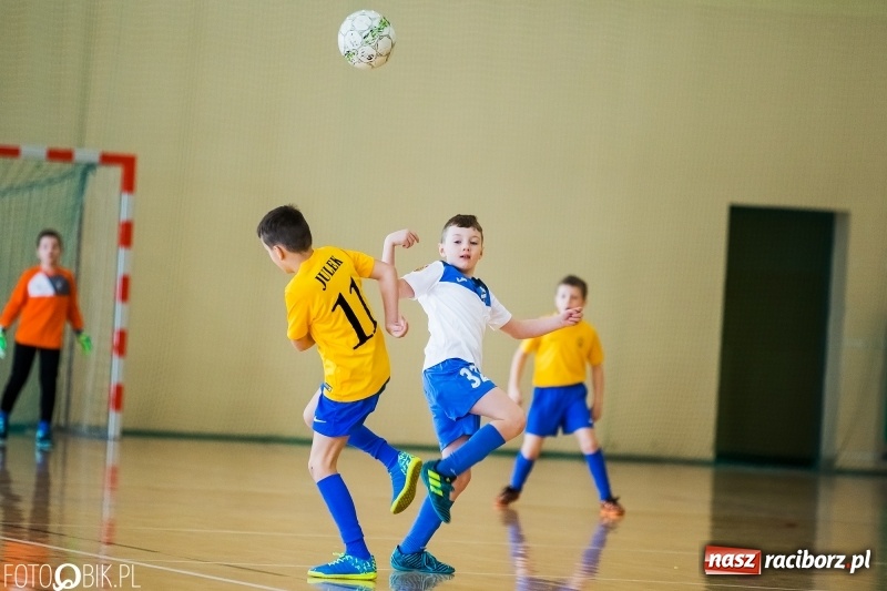 Zdjęcie w galerii na portalu naszraciborz.pl: Kolejne zmagania żaków w hali sportowej w Rudniku  wiadomości z regionu