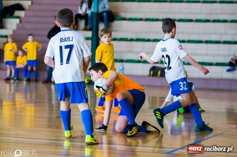 Zdjęcie w galerii na portalu naszraciborz.pl: Kolejne zmagania żaków w hali sportowej w Rudniku  wiadomości z regionu