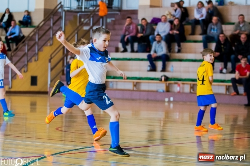 Zdjęcie w galerii na portalu naszraciborz.pl: Kolejne zmagania żaków w hali sportowej w Rudniku  wiadomości z regionu