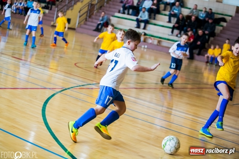Zdjęcie w galerii na portalu naszraciborz.pl: Kolejne zmagania żaków w hali sportowej w Rudniku  wiadomości z regionu