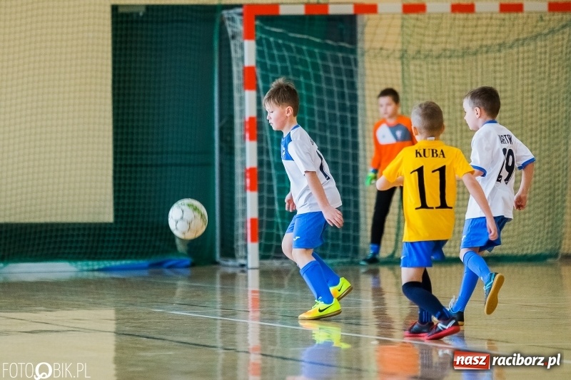 Zdjęcie w galerii na portalu naszraciborz.pl: Kolejne zmagania żaków w hali sportowej w Rudniku  wiadomości z regionu