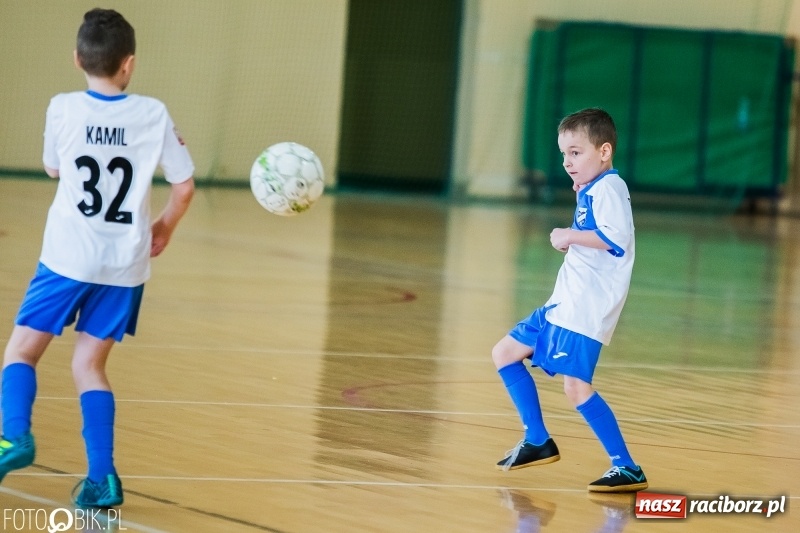 Zdjęcie w galerii na portalu naszraciborz.pl: Kolejne zmagania żaków w hali sportowej w Rudniku  wiadomości z regionu