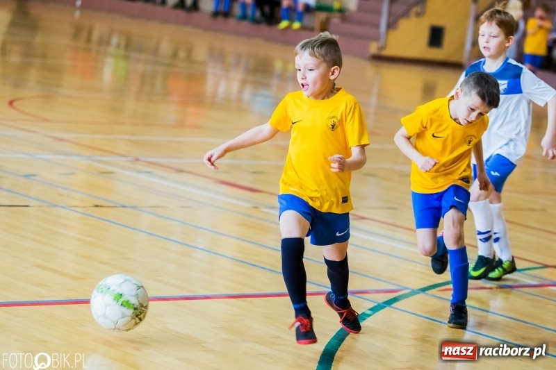 Zdjęcie w galerii na portalu naszraciborz.pl: Kolejne zmagania żaków w hali sportowej w Rudniku  wiadomości z regionu