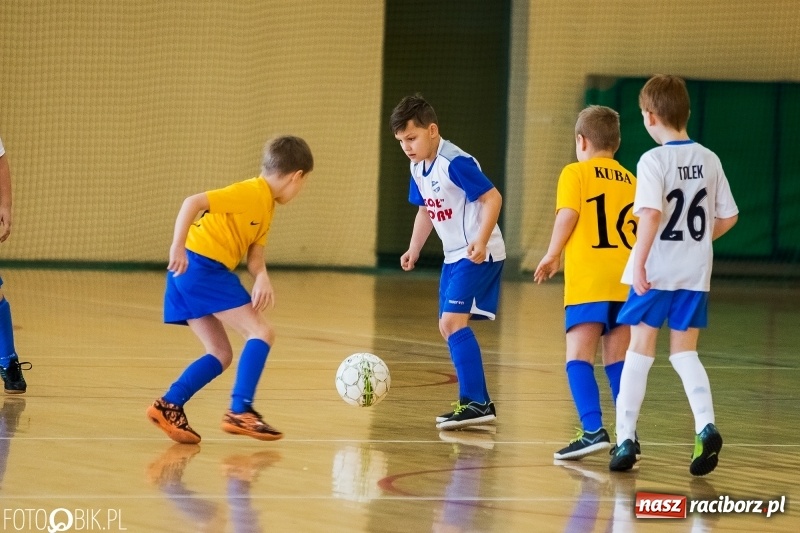 Zdjęcie w galerii na portalu naszraciborz.pl: Kolejne zmagania żaków w hali sportowej w Rudniku  wiadomości z regionu