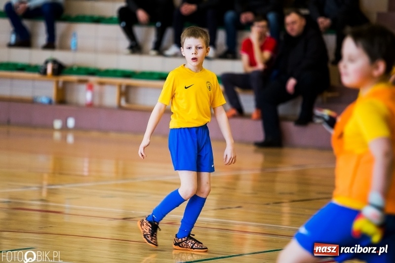 Zdjęcie w galerii na portalu naszraciborz.pl: Kolejne zmagania żaków w hali sportowej w Rudniku  wiadomości z regionu