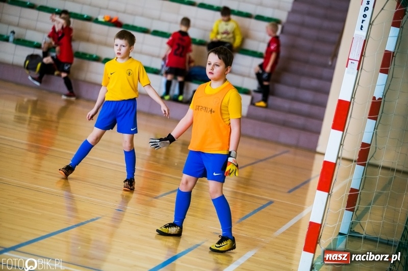 Zdjęcie w galerii na portalu naszraciborz.pl: Kolejne zmagania żaków w hali sportowej w Rudniku  wiadomości z regionu