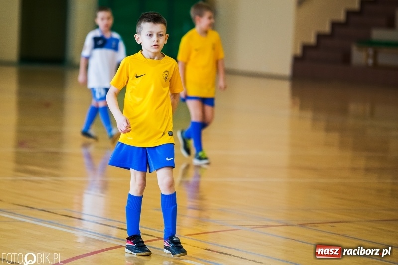 Zdjęcie w galerii na portalu naszraciborz.pl: Kolejne zmagania żaków w hali sportowej w Rudniku  wiadomości z regionu