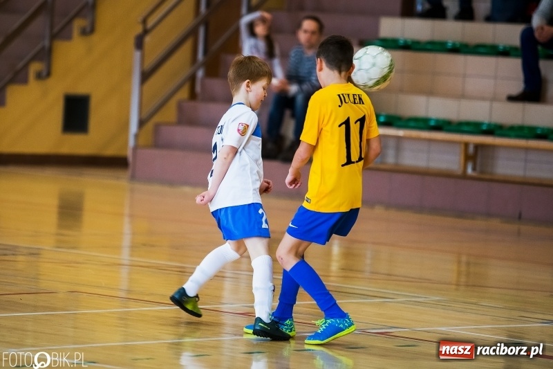 Zdjęcie w galerii na portalu naszraciborz.pl: Kolejne zmagania żaków w hali sportowej w Rudniku  wiadomości z regionu