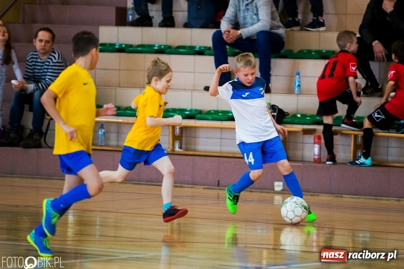 Zdjęcie w galerii na portalu naszraciborz.pl: Kolejne zmagania żaków w hali sportowej w Rudniku  wiadomości z regionu