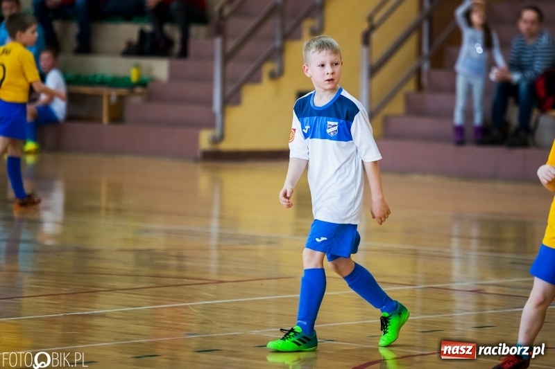 Zdjęcie w galerii na portalu naszraciborz.pl: Kolejne zmagania żaków w hali sportowej w Rudniku  wiadomości z regionu