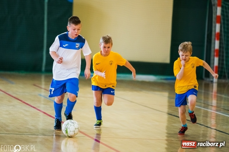 Zdjęcie w galerii na portalu naszraciborz.pl: Kolejne zmagania żaków w hali sportowej w Rudniku  wiadomości z regionu