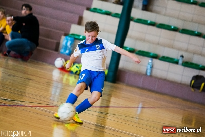 Zdjęcie w galerii na portalu naszraciborz.pl: Kolejne zmagania żaków w hali sportowej w Rudniku  wiadomości z regionu