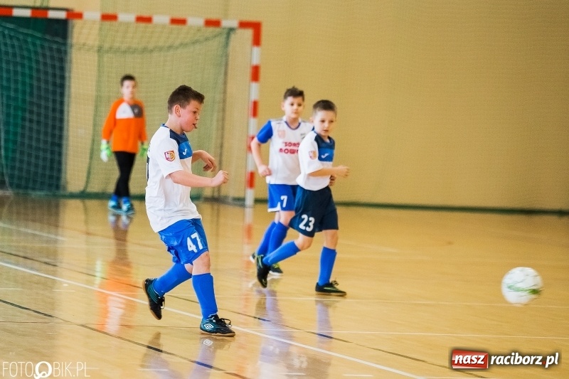 Zdjęcie w galerii na portalu naszraciborz.pl: Kolejne zmagania żaków w hali sportowej w Rudniku  wiadomości z regionu