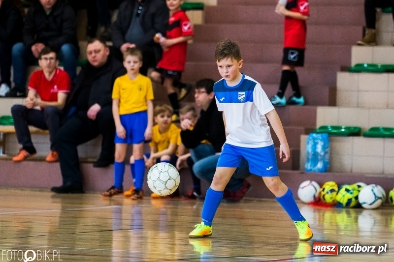 Zdjęcie w galerii na portalu naszraciborz.pl: Kolejne zmagania żaków w hali sportowej w Rudniku  wiadomości z regionu