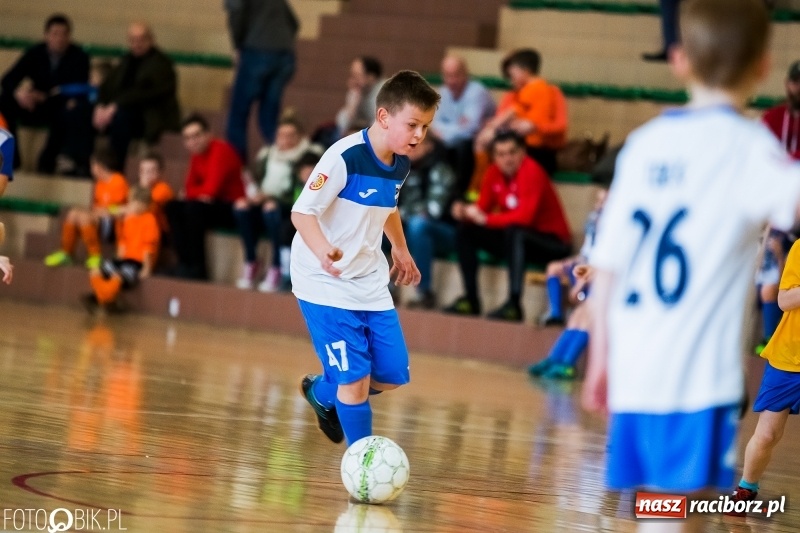 Zdjęcie w galerii na portalu naszraciborz.pl: Kolejne zmagania żaków w hali sportowej w Rudniku  wiadomości z regionu