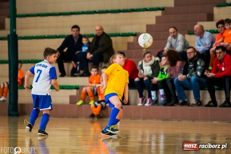 Zdjęcie w galerii na portalu naszraciborz.pl: Kolejne zmagania żaków w hali sportowej w Rudniku  wiadomości z regionu