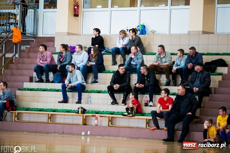 Zdjęcie w galerii na portalu naszraciborz.pl: Kolejne zmagania żaków w hali sportowej w Rudniku  wiadomości z regionu