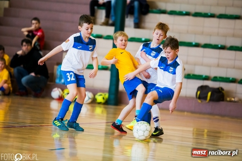 Zdjęcie w galerii na portalu naszraciborz.pl: Kolejne zmagania żaków w hali sportowej w Rudniku  wiadomości z regionu