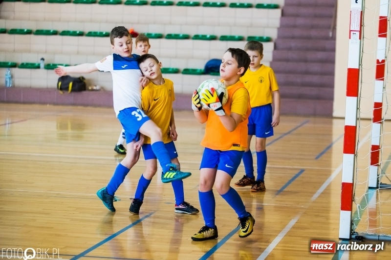 Zdjęcie w galerii na portalu naszraciborz.pl: Kolejne zmagania żaków w hali sportowej w Rudniku  wiadomości z regionu