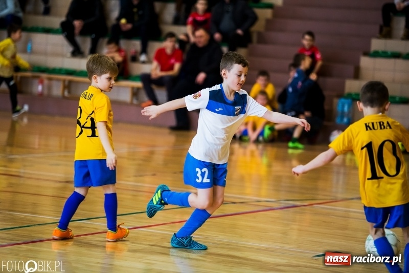 Zdjęcie w galerii na portalu naszraciborz.pl: Kolejne zmagania żaków w hali sportowej w Rudniku  wiadomości z regionu