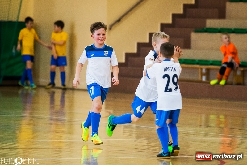 Zdjęcie w galerii na portalu naszraciborz.pl: Kolejne zmagania żaków w hali sportowej w Rudniku  wiadomości z regionu