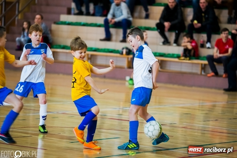 Zdjęcie w galerii na portalu naszraciborz.pl: Kolejne zmagania żaków w hali sportowej w Rudniku  wiadomości z regionu