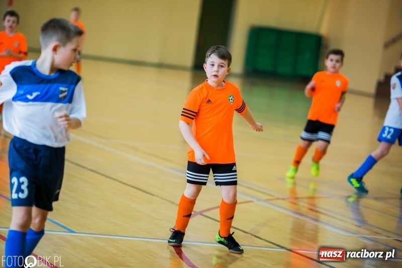 Zdjęcie w galerii na portalu naszraciborz.pl: Kolejne zmagania żaków w hali sportowej w Rudniku  wiadomości z regionu