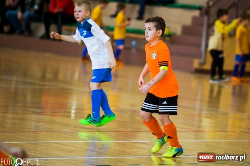 Zdjęcie w galerii na portalu naszraciborz.pl: Kolejne zmagania żaków w hali sportowej w Rudniku  wiadomości z regionu