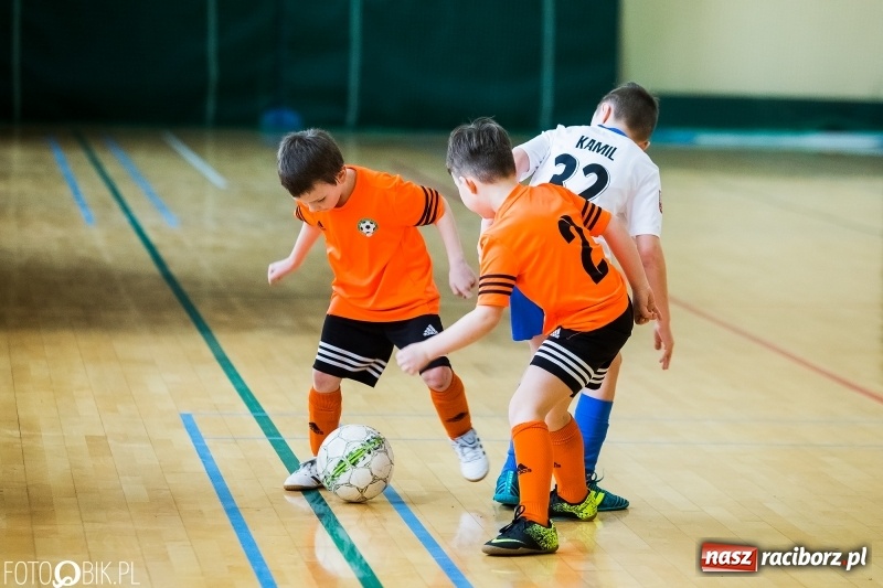 Zdjęcie w galerii na portalu naszraciborz.pl: Kolejne zmagania żaków w hali sportowej w Rudniku  wiadomości z regionu