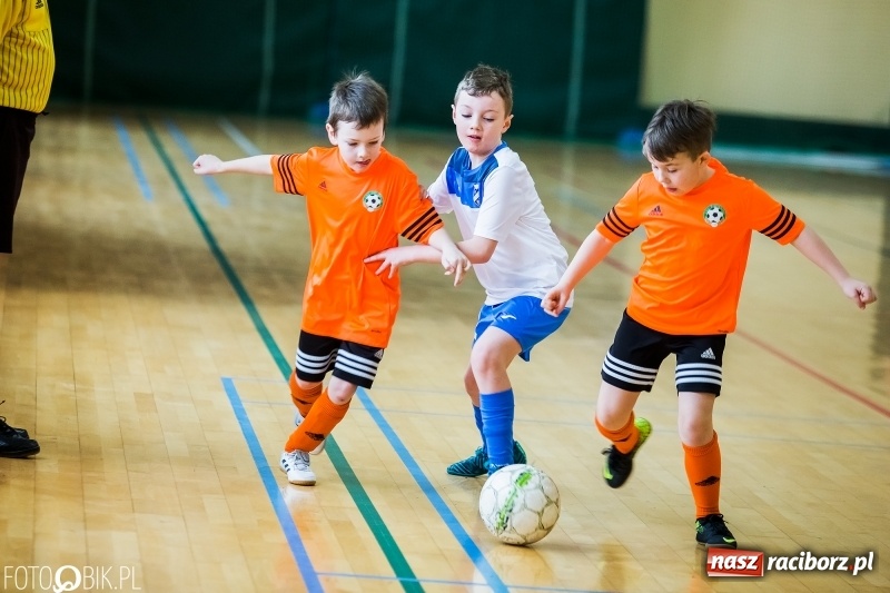 Zdjęcie w galerii na portalu naszraciborz.pl: Kolejne zmagania żaków w hali sportowej w Rudniku  wiadomości z regionu
