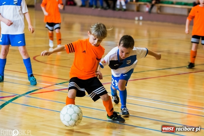 Zdjęcie w galerii na portalu naszraciborz.pl: Kolejne zmagania żaków w hali sportowej w Rudniku  wiadomości z regionu